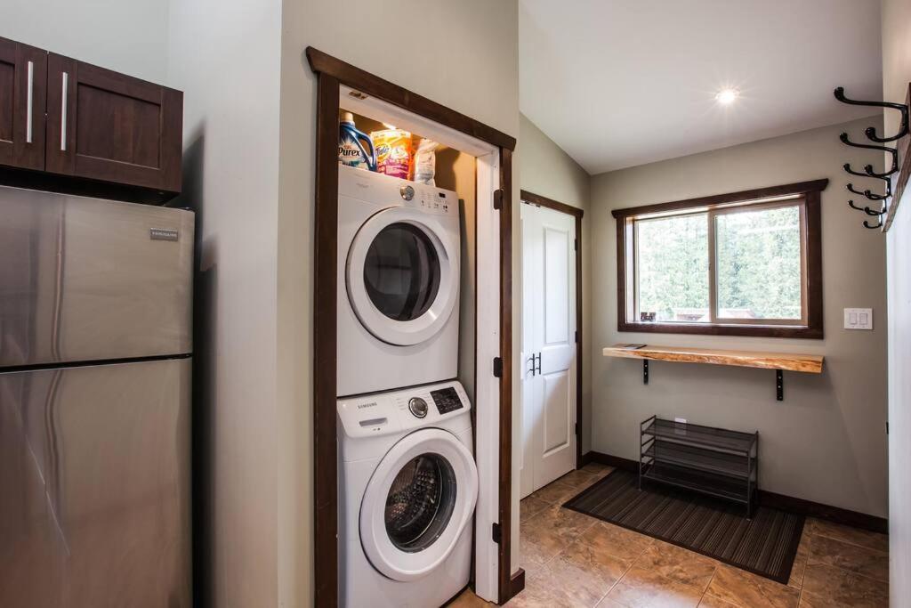 The Best 2 Bedrooms Suite In Revelstoke! Exterior photo
