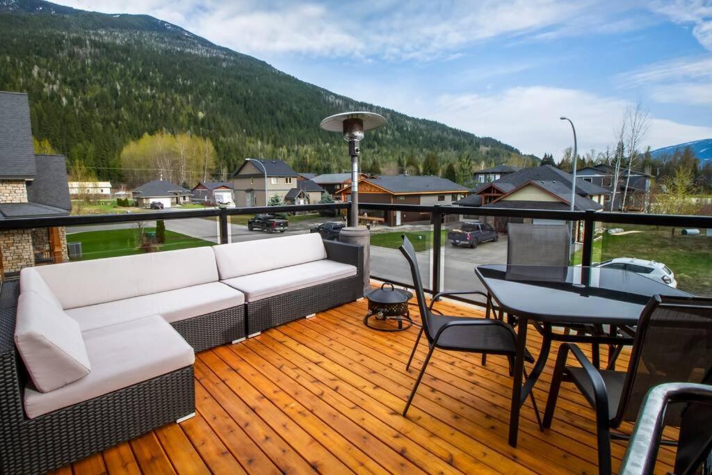 The Best 2 Bedrooms Suite In Revelstoke! Exterior photo